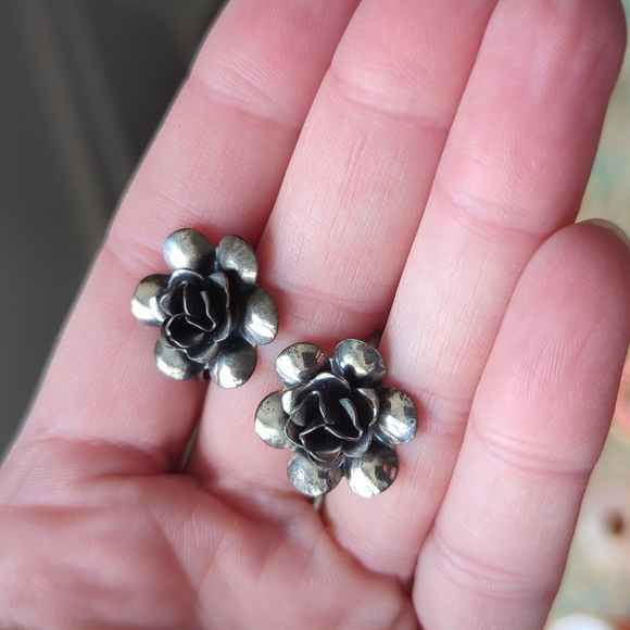 Vintage Sterling Silver 3D Rose Flower Screw-Back Earrings - Picture 3 of 9